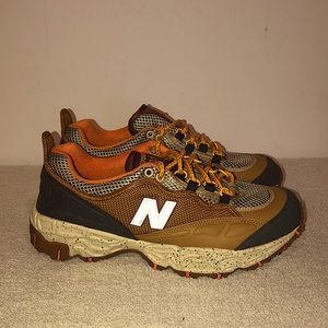 Mens Sz 9 New Balance 801s